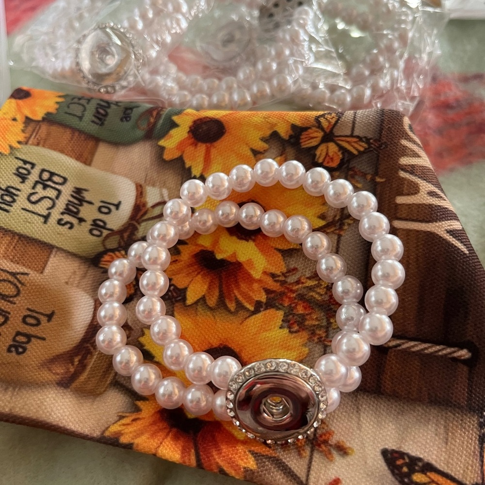New bundle of 4 snap bracelets
